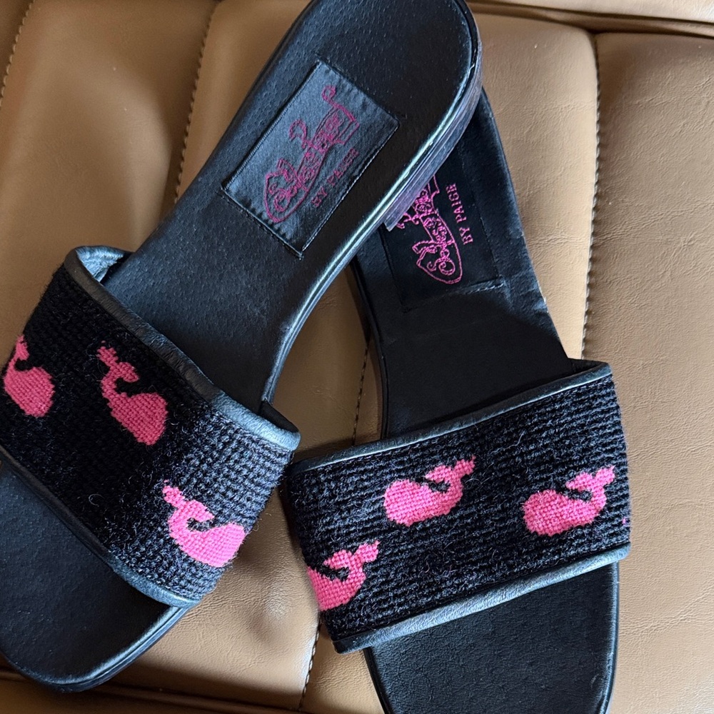 By Paige Needlepoint Peep Toe Slide Shoes Black Wool w/Pink Whales Sz s- 8